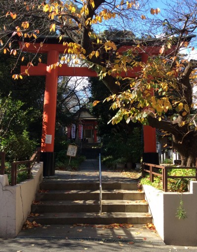 産湯稲荷神社の正面入口 photo,2016
