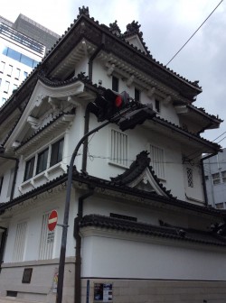 御堂筋から見た三津寺