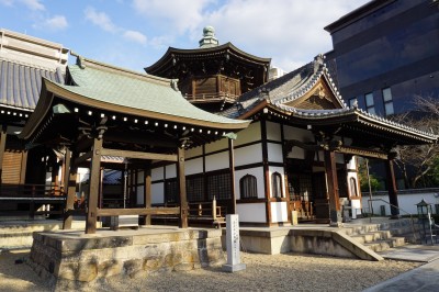 八角形の観音堂が印象的な鶴満寺 2017