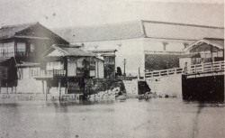 加州屋敷(『目で見る大阪市の100年 上巻』)